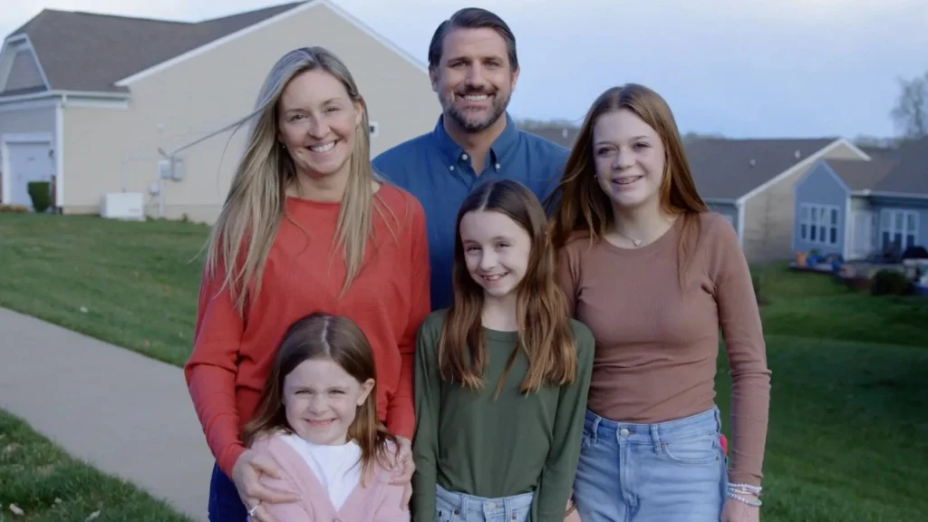 Pro-Life Republican Party Candidate Poses with Borrowed Family in Bizarre US Election Campaign Photo Shoot